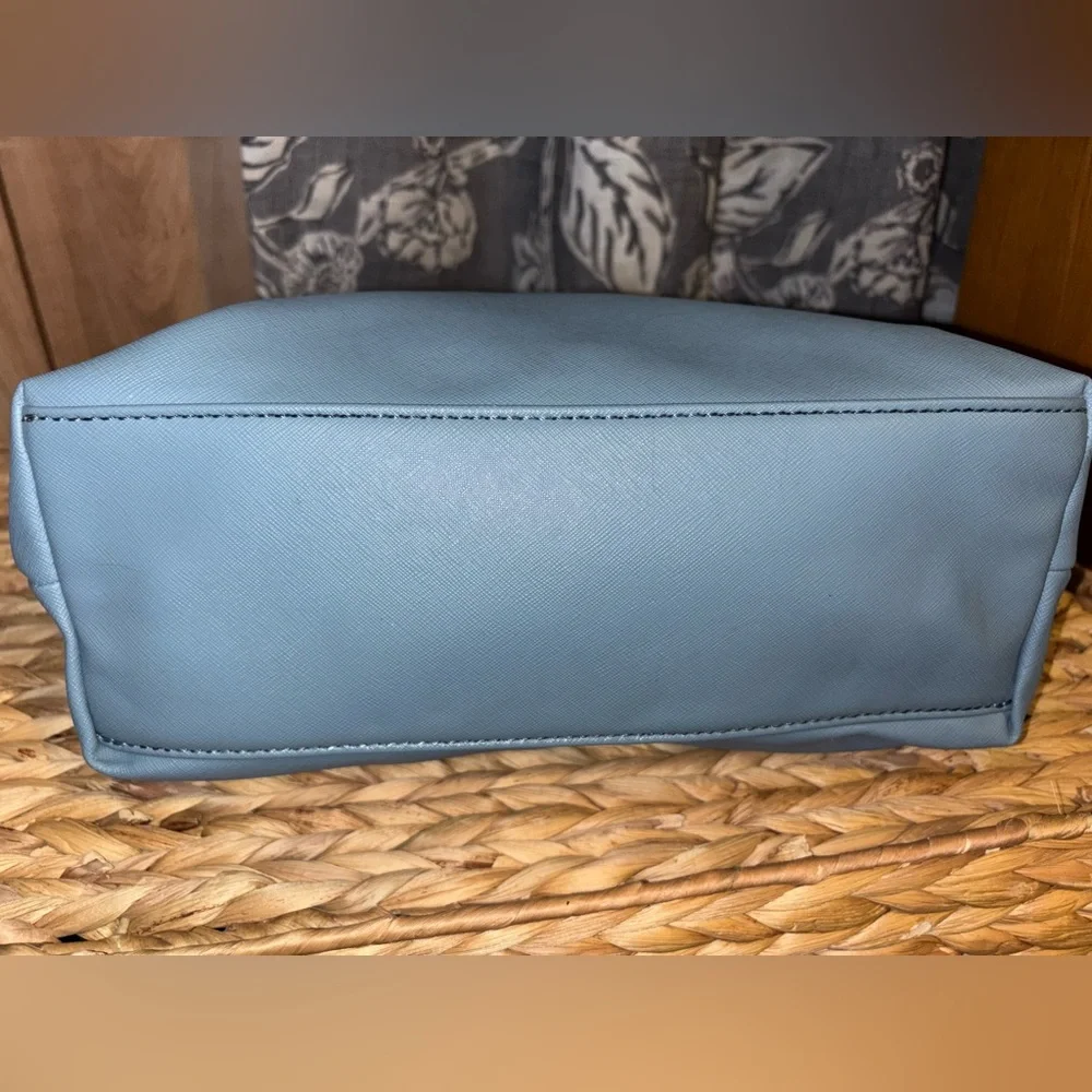 Pretty Marc Fisher Light Blue Tote with Dual Shoulder Straps - Picture 7 of 10